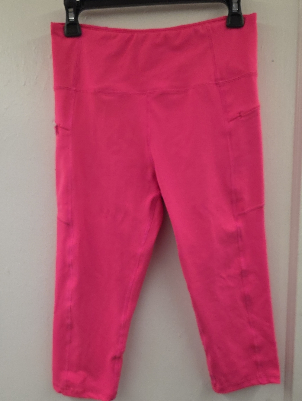 ZYIA Hot Pink High Rise Capri Leggings 8-10 NWOT Side Pockets